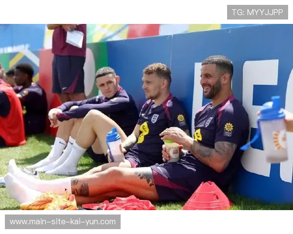 英格兰检验三狮军团右路攻防 沃克斯通斯组合受考验